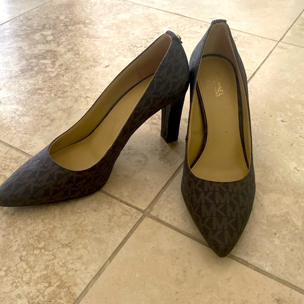 Michael Kors pumps